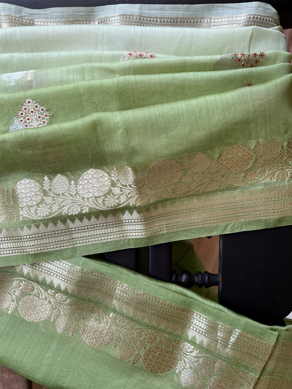 Pistachio Pearl Raw Mango Silk