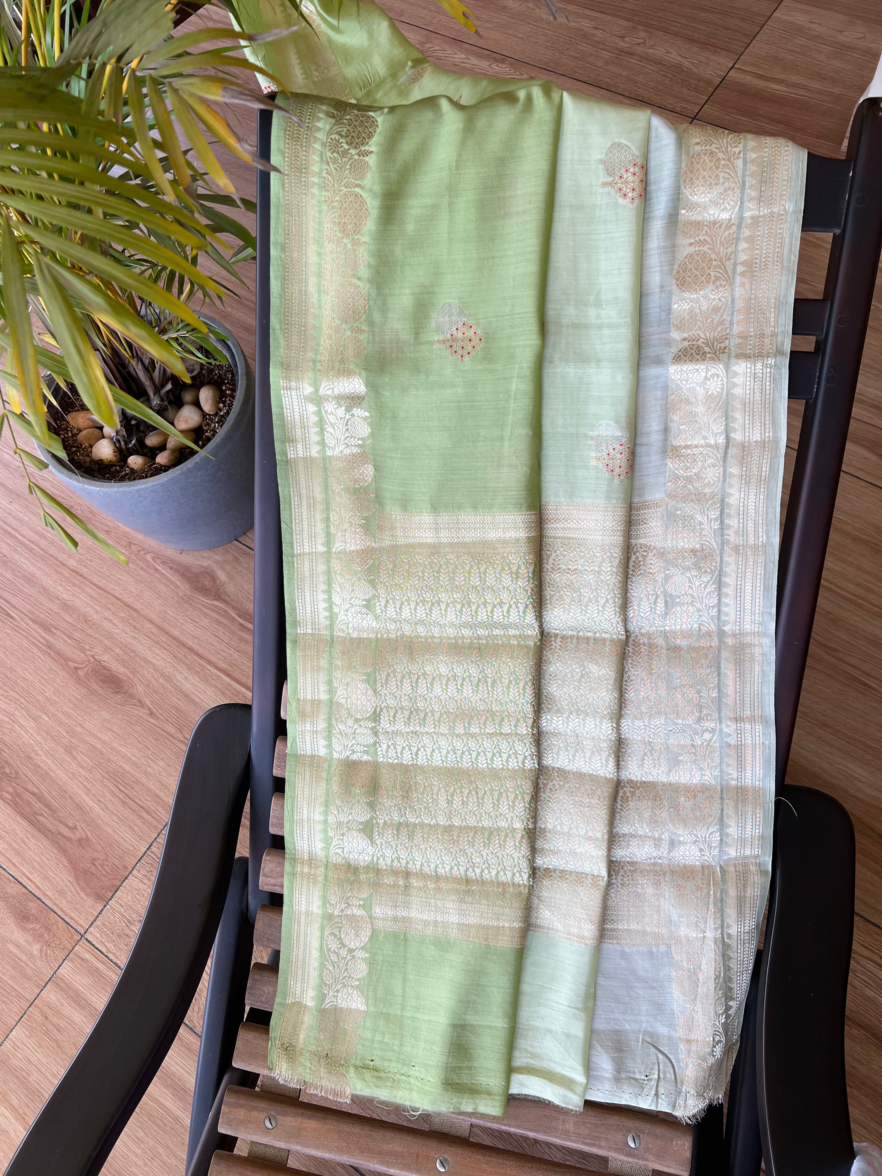 Pistachio Pearl Raw Mango Silk